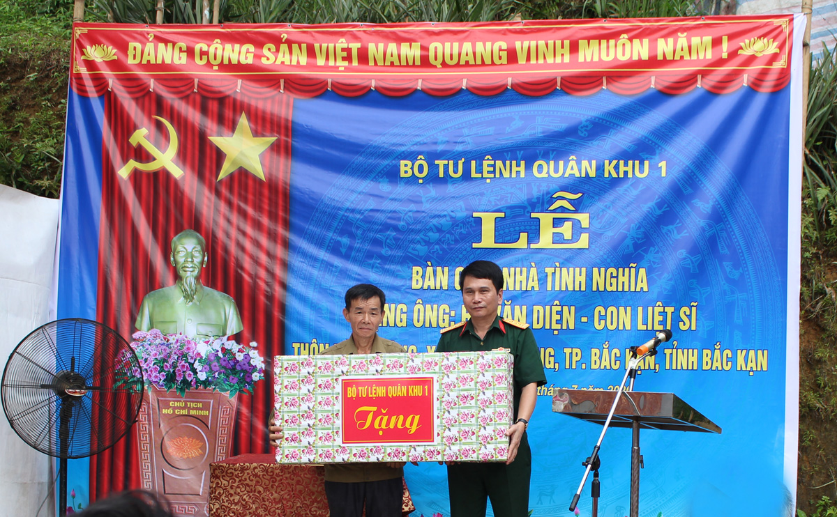 Bộ tư lệnh Quân khu 1 trao nhà tình nghĩa